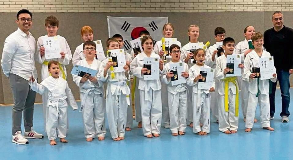Erfolgreiche Gürtelprüfung: Starke Leistungen unserer Taekwondo-Sportler